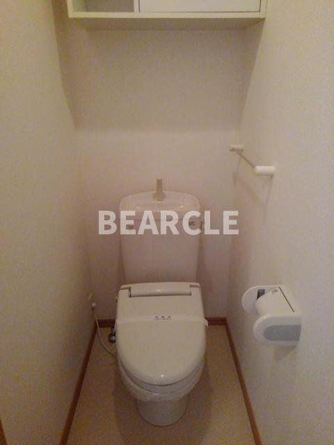 トイレ　落ち着いた色調のトイレです