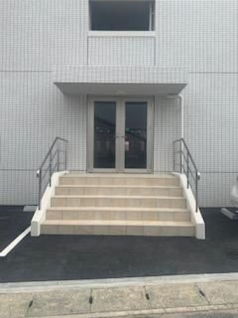 エントランス　【玄関】現況を優先致します。