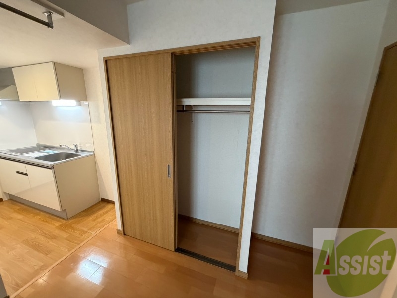 収納　クローゼットは奥行きもあり、荷物が多い方でも安心です。