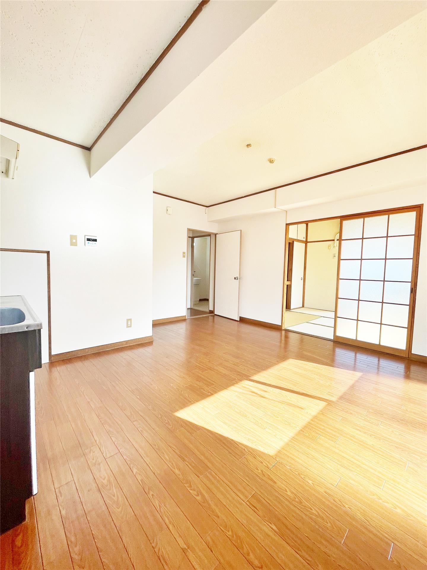 コンプレート中津口の居間写真