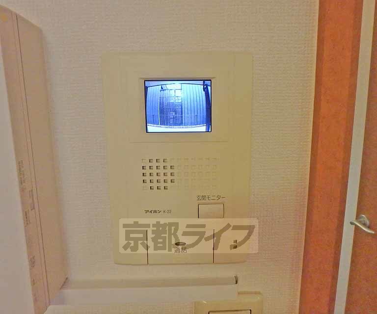 セキュリティ　鍵をかけたまま訪問者と会話ができます