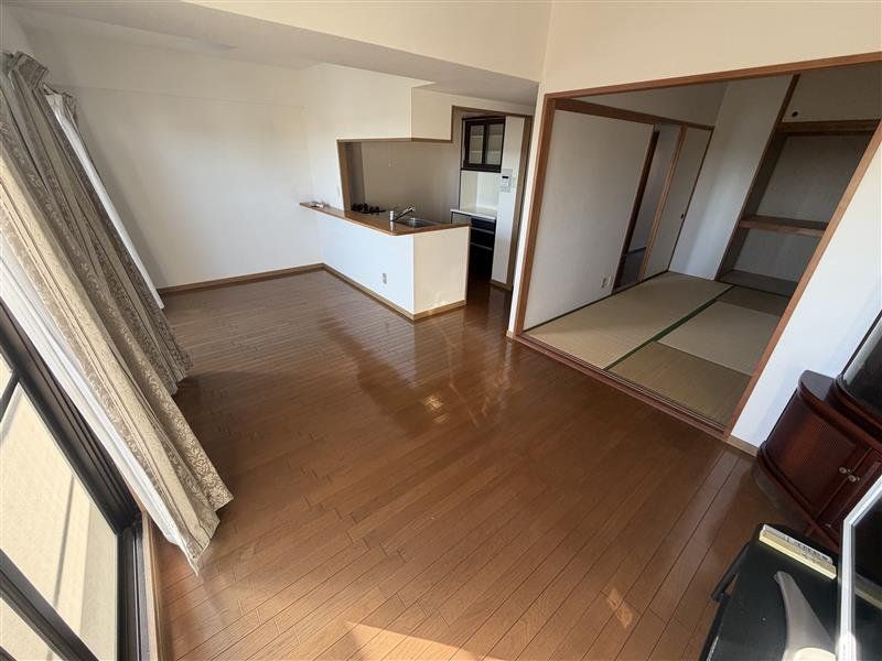 山陽電鉄本線 大塩駅 徒歩8分 7階建 築32年の居間写真