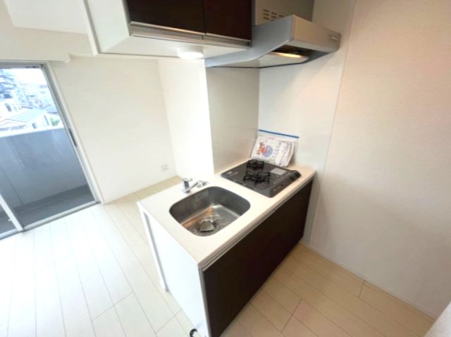 キッチン　同建物内、別のお部屋の参考写真になります。