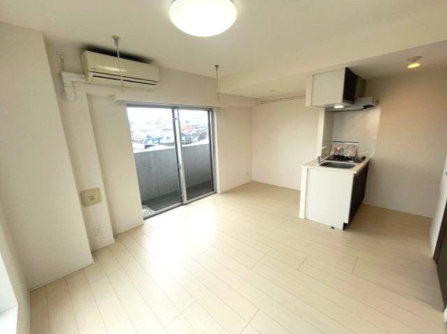 居室・リビング　同建物内、別のお部屋の参考写真になります。