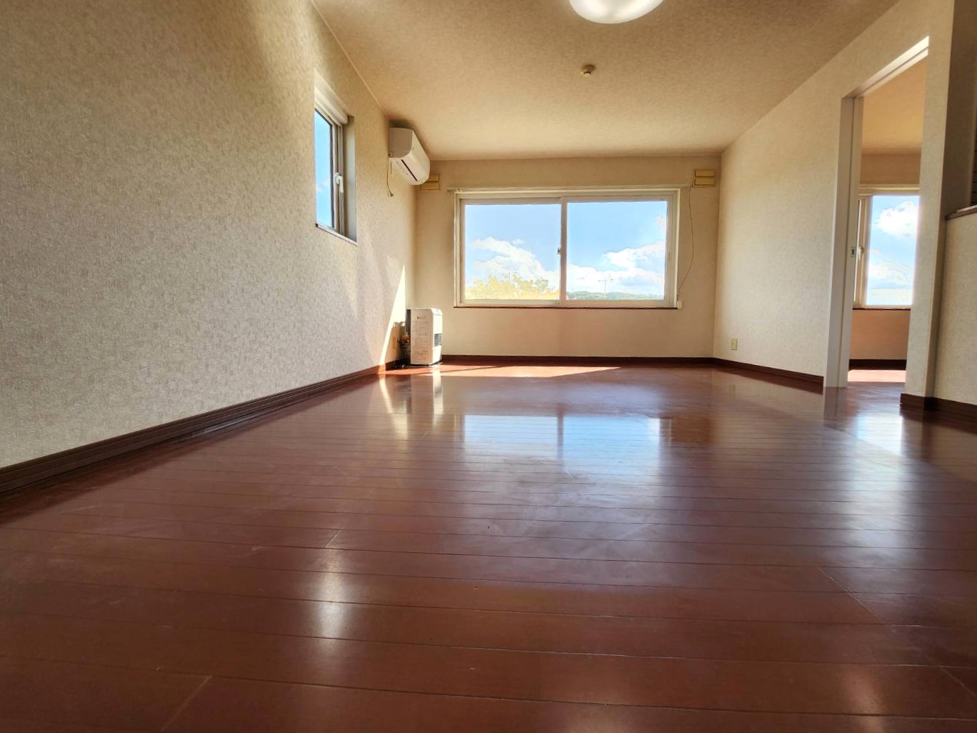 グランオーレストIの居間写真