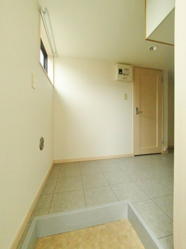 玄関　同アパート別号室参考写真