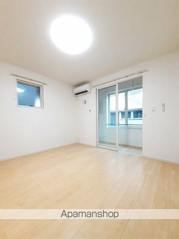 伊予鉄道環状線 萱町６丁目駅 徒歩4分 2階建 築10年の居間写真
