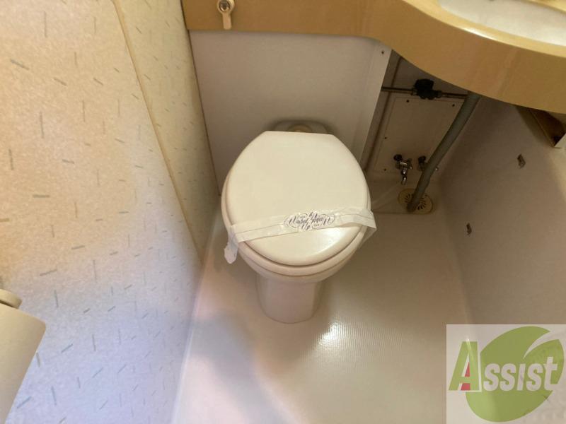 トイレ　ユニットバス内のトイレです。一人暮らしなら十分ですね。