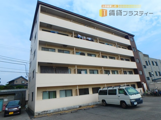 建物外観　閑静な住宅街に立地のファミリーマンション