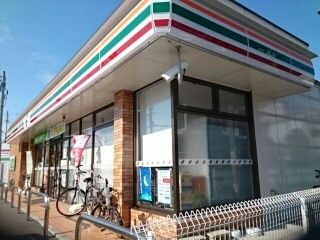 コンビニ　セブンイレブン様（コンビニ）まで210m