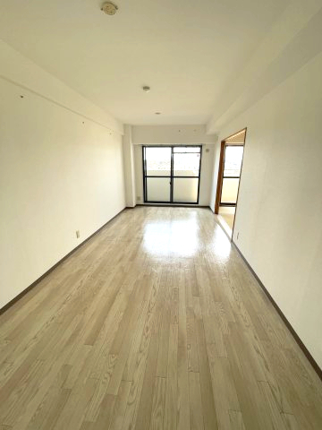 居室・リビング　イメージとして同建物他部屋を表示しています