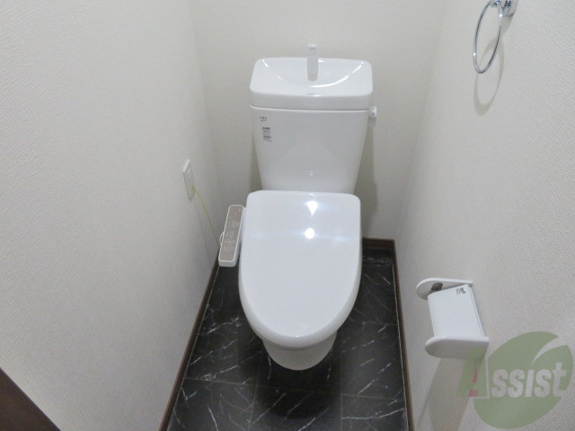 トイレ　ウォシュレット機能がついたトイレです。安心して使用できますね