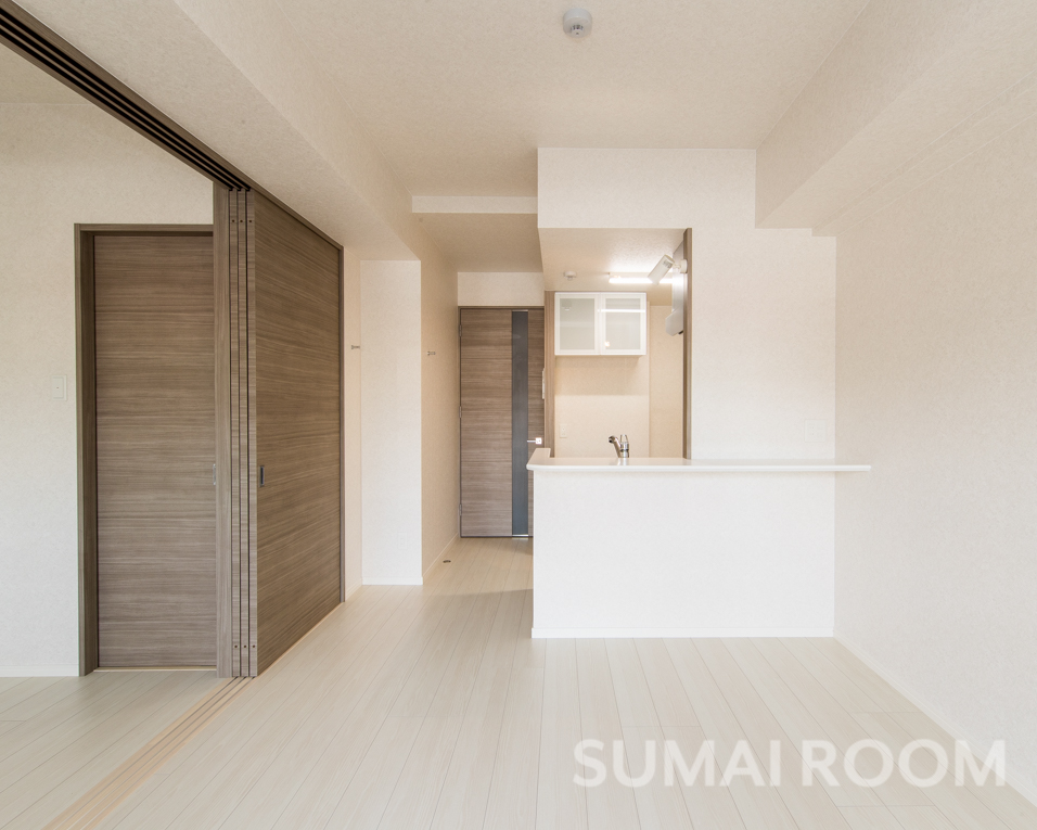 居室・リビング　白を基調とした明るい内装です。