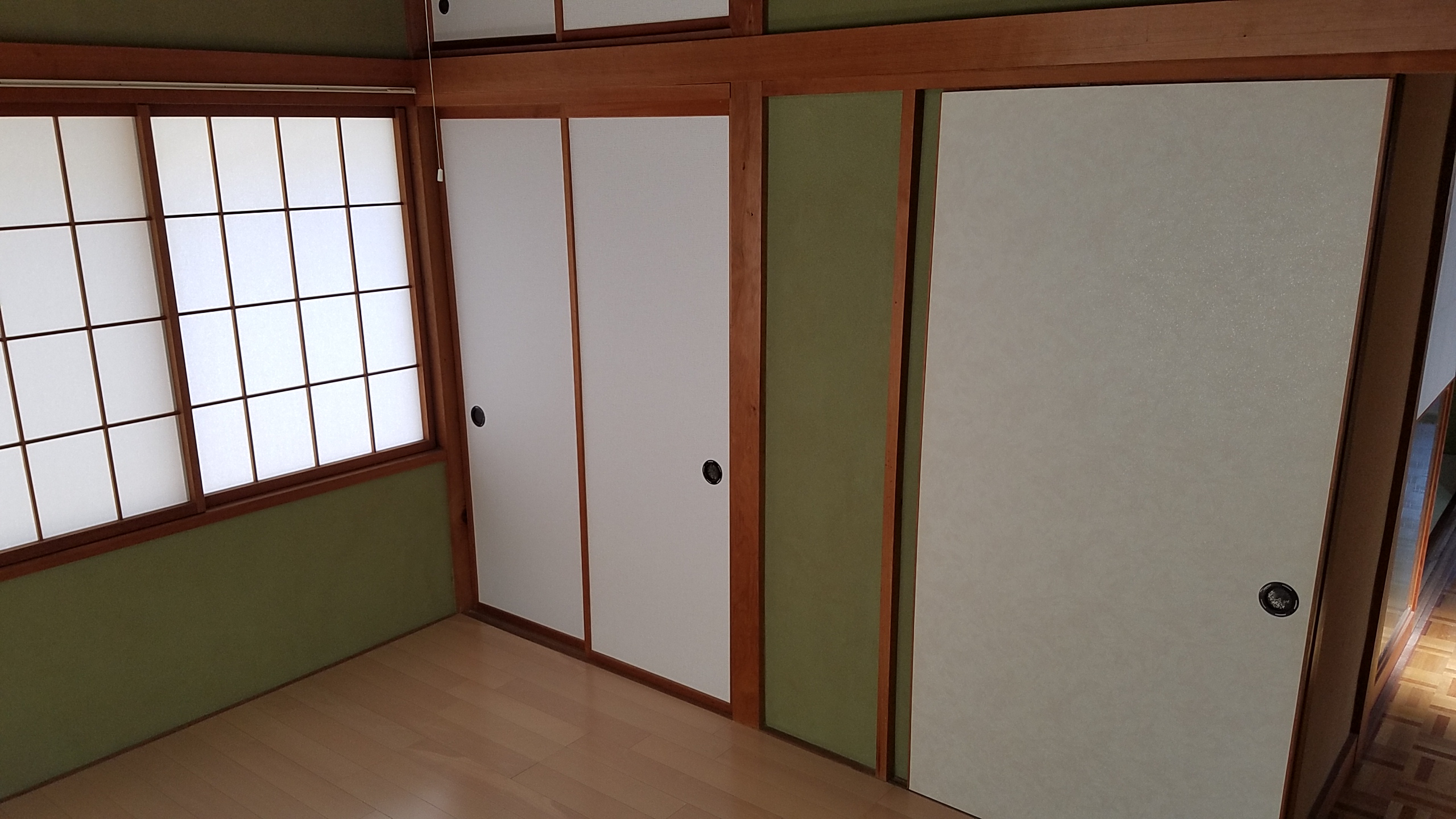 収納　天袋もあるので結構荷物を入れられます。