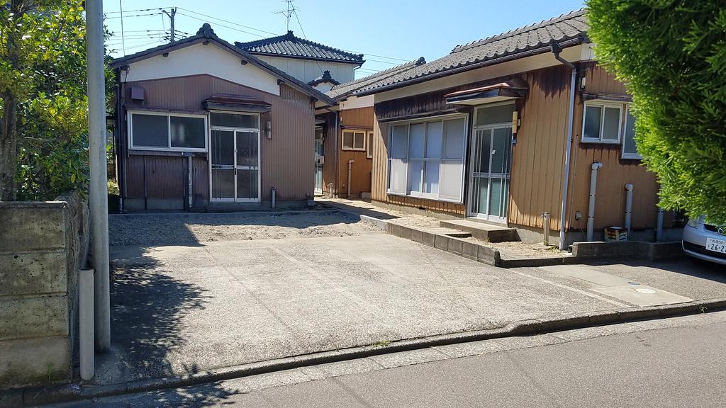 建物外観　向かって左側の棟です