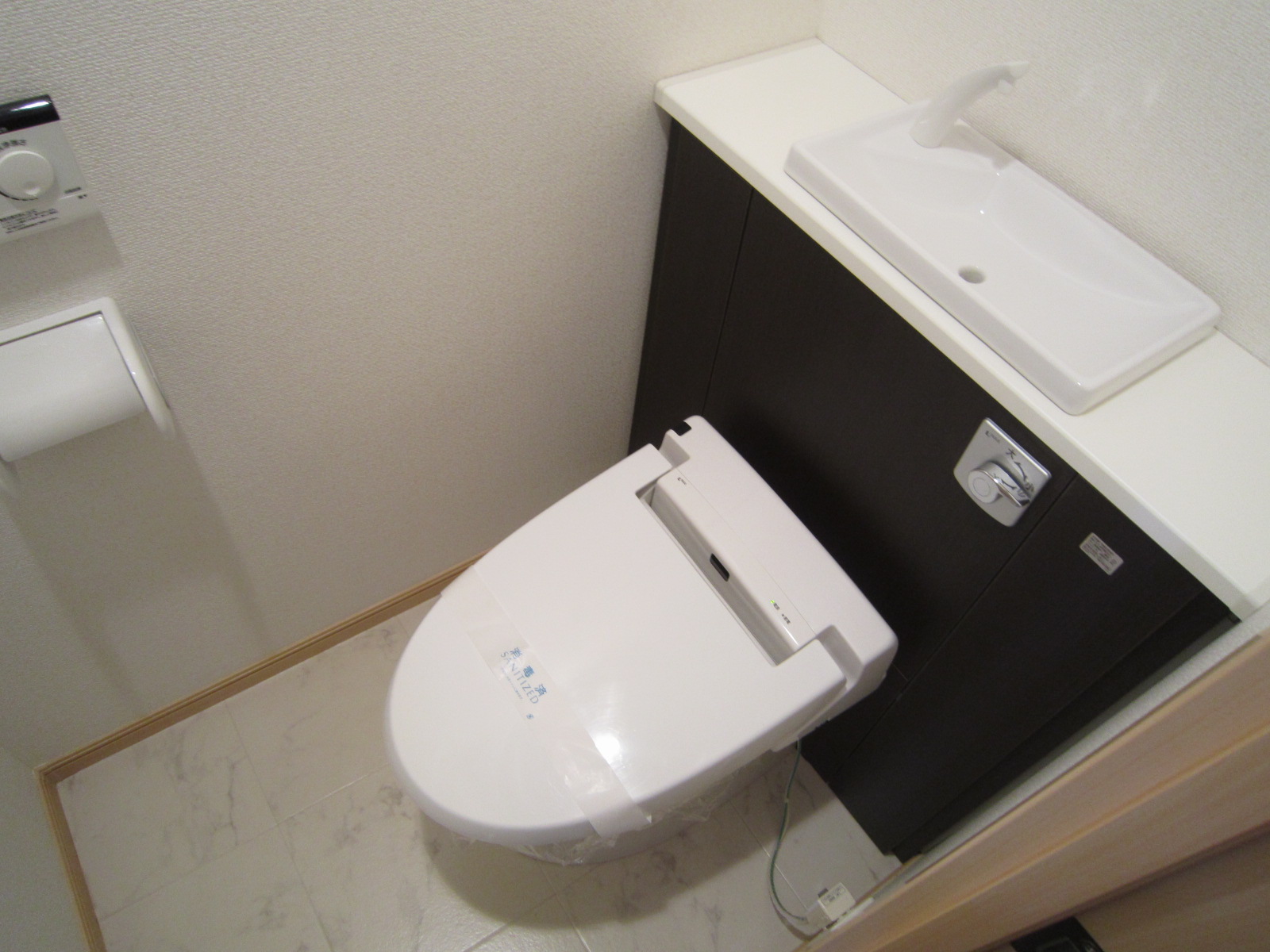 トイレ　ウォシュレット付き