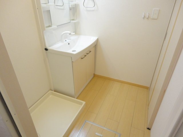 洗面設備　独立型洗面台です！忙しい朝に便利です。