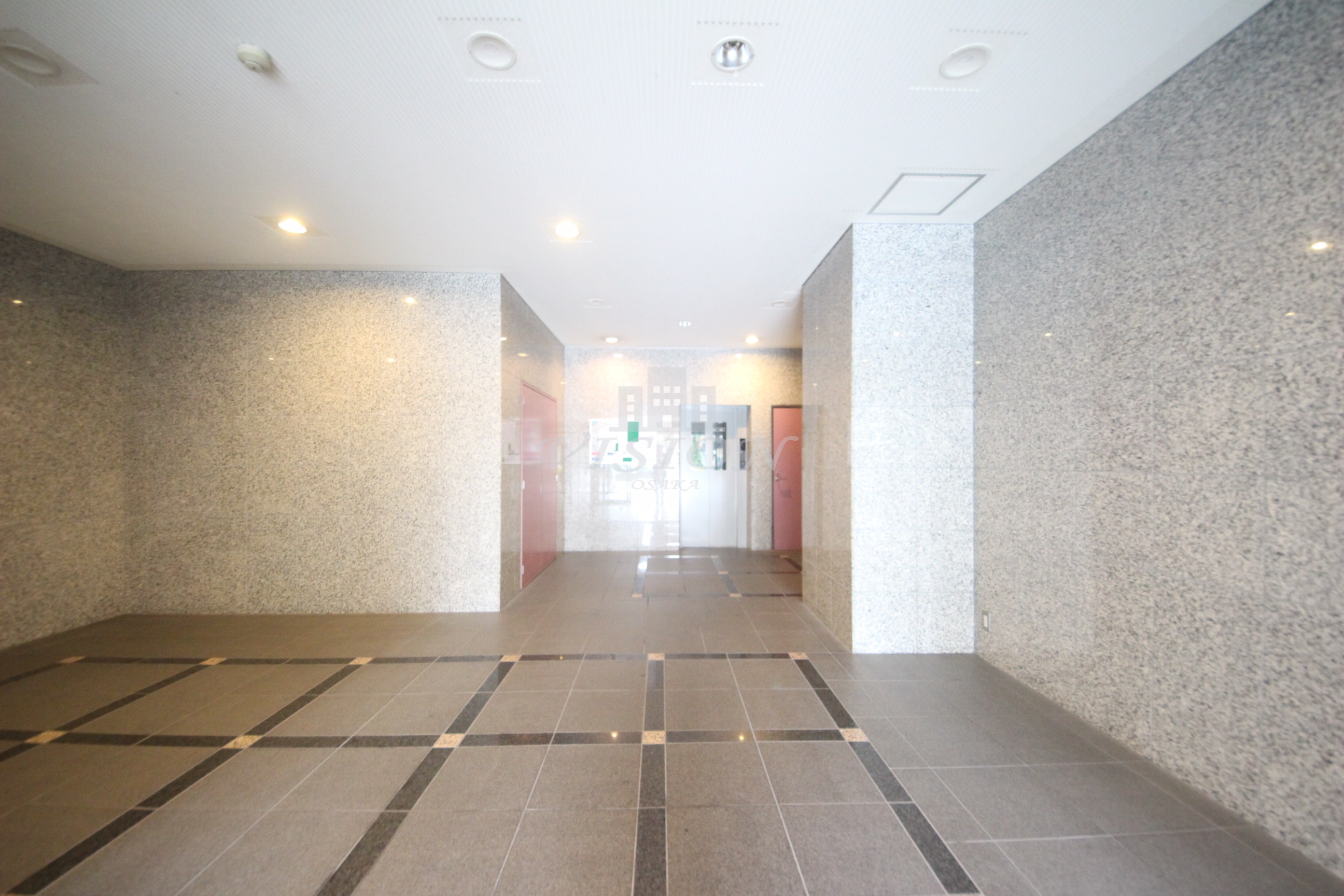 地下鉄御堂筋線 江坂駅 徒歩5分 8階建 築29年の外観写真
