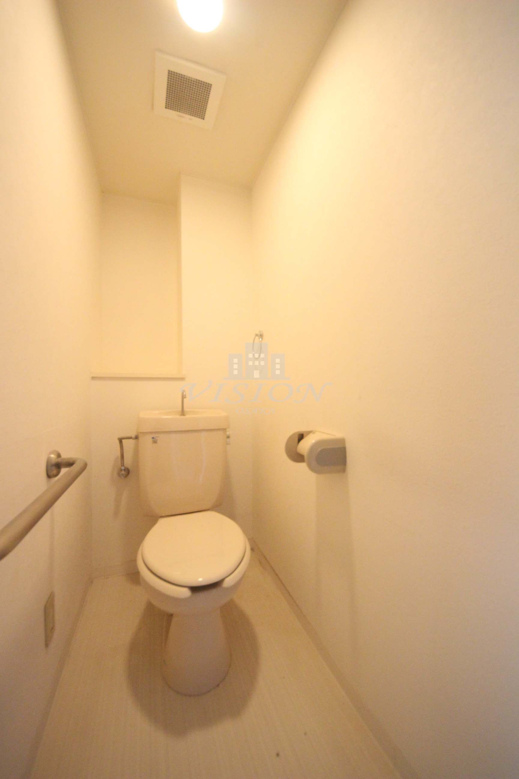 地下鉄御堂筋線 江坂駅 徒歩5分 8階建 築29年のトイレ写真