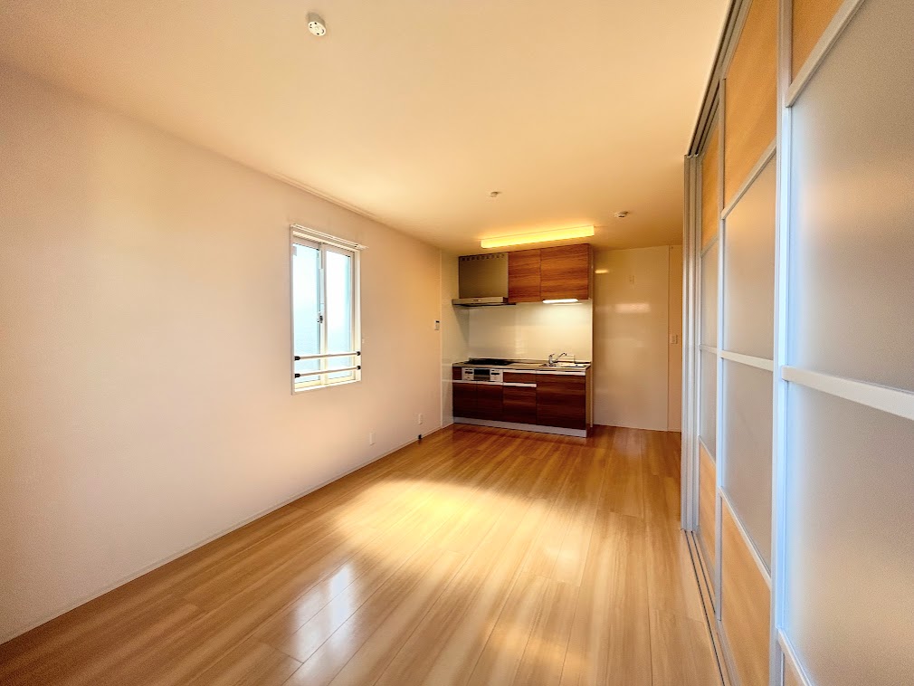 居室・リビング　【リビング】2面彩光で明るいリビングスペース♪