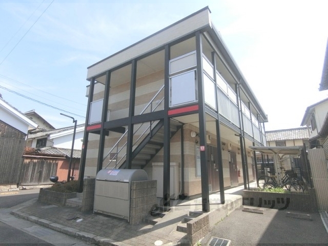 京田辺市薪天神堂のアパートの建物外観