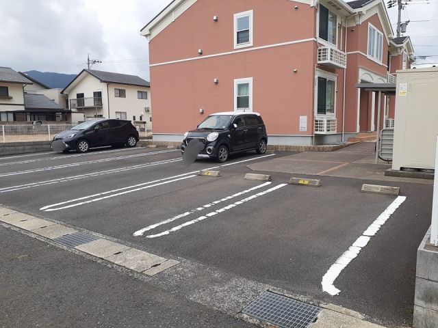 【敦賀市鋳物師町のアパートの駐車場】