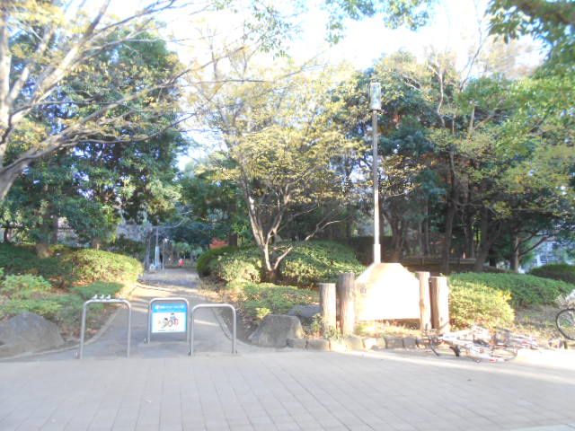 【江戸川区南葛西のアパートの公園】