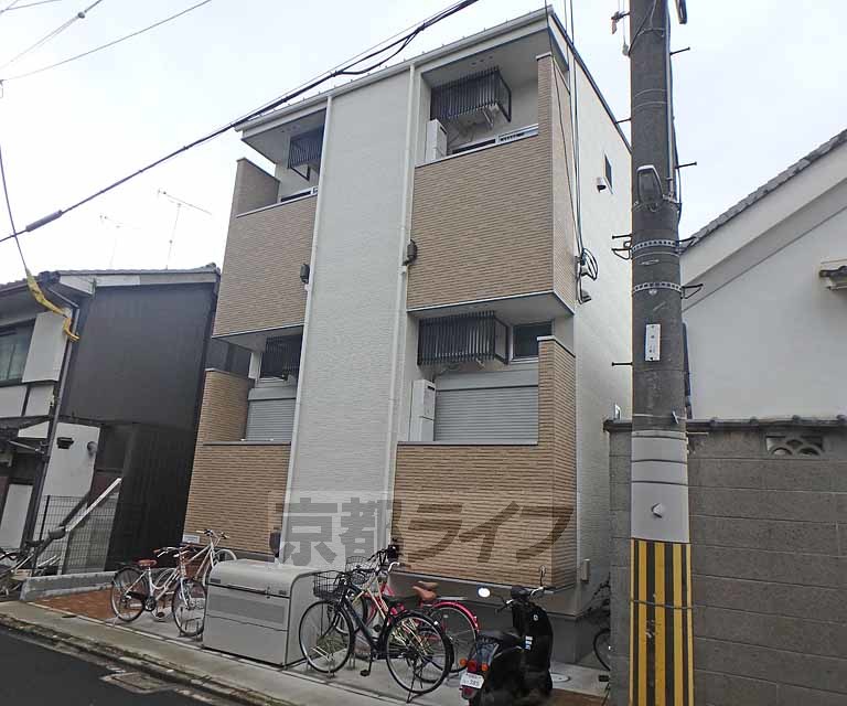 京都市中京区壬生高樋町のアパートの建物外観