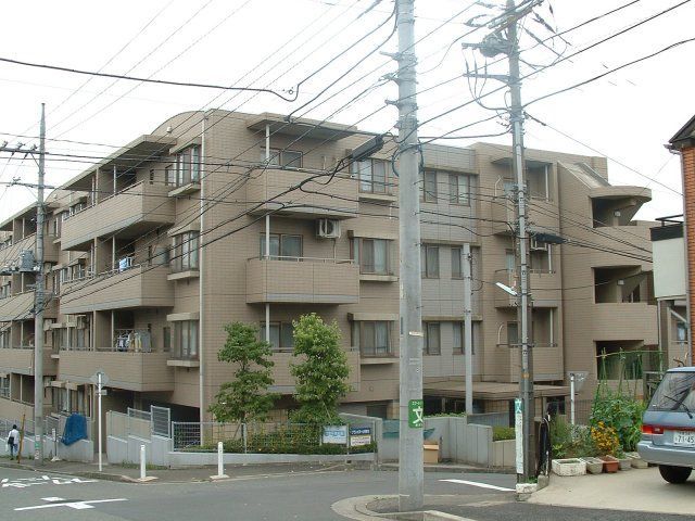 横浜市青葉区しらとり台のマンションの建物外観