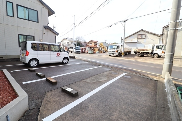 【カーサ・フォルテの駐車場】