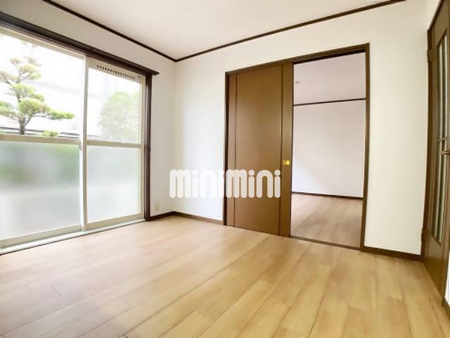 居室・リビング　南向きで明るいお部屋です