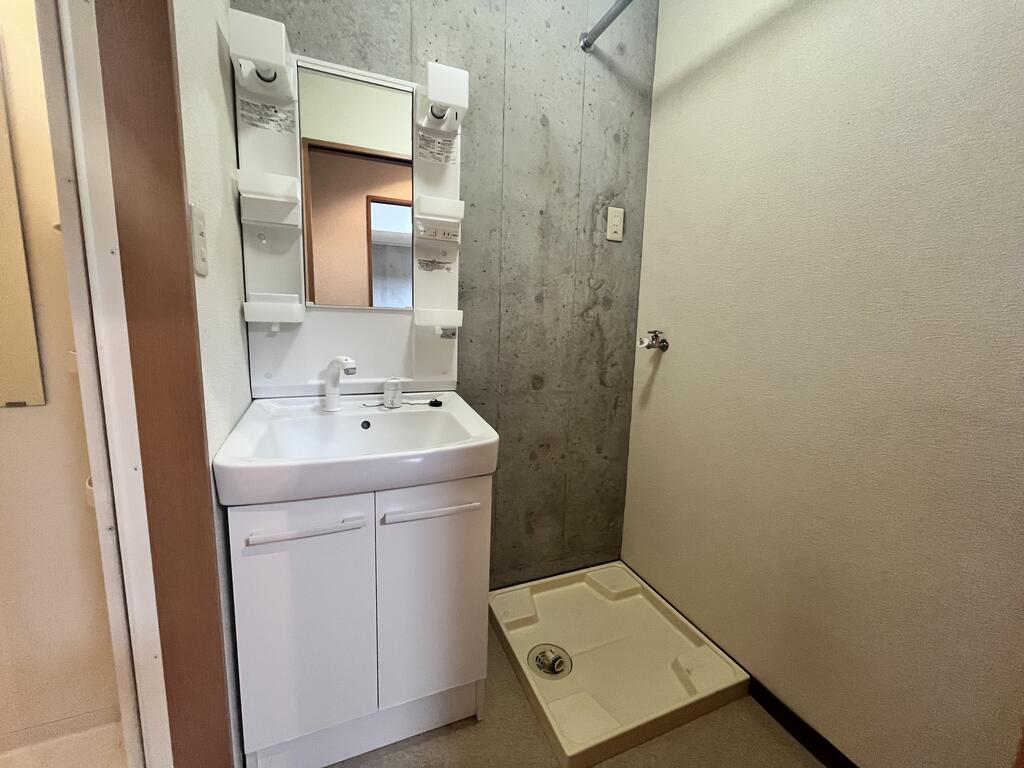洗面設備　※退去前の為別部屋の写真です。