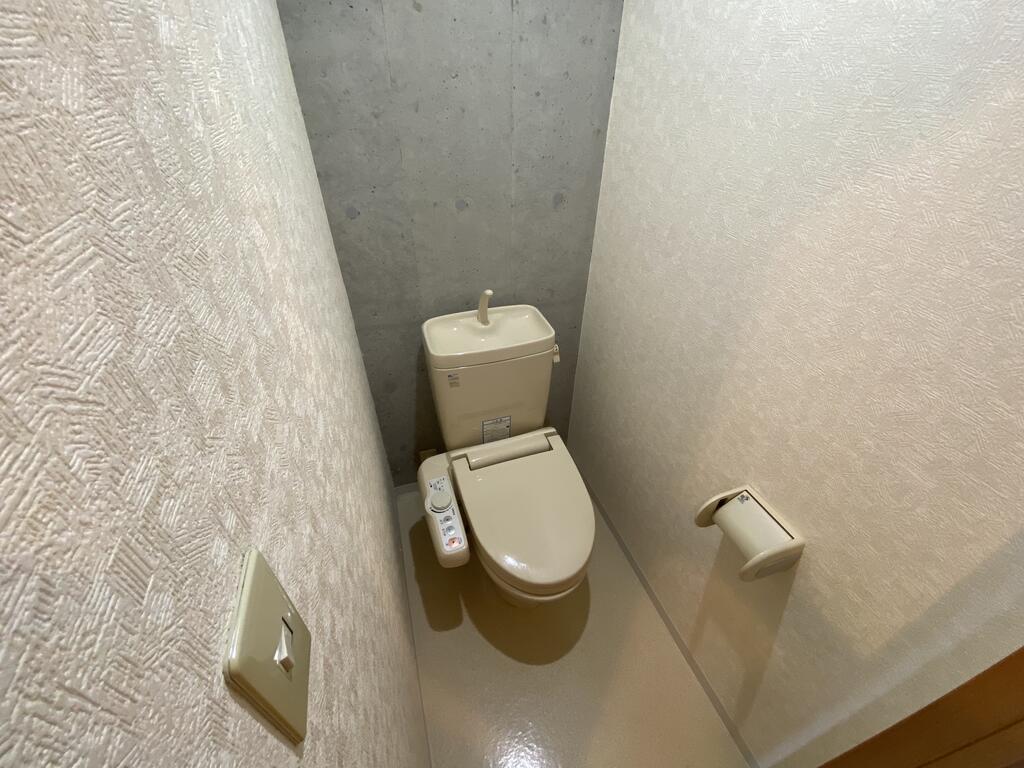 トイレ　※退去前の為別部屋の写真です。