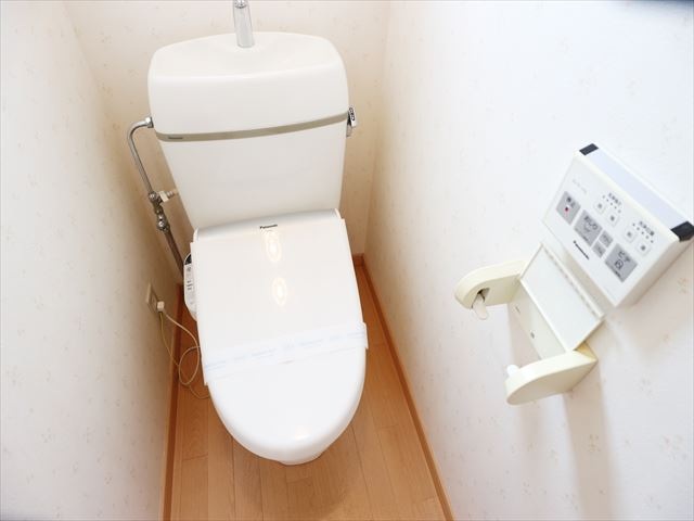 トイレ　写真は別号室のものです。