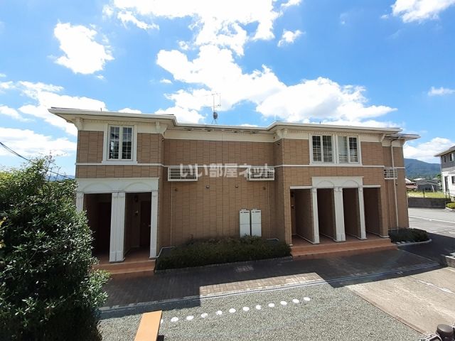 【東広島市八本松飯田のアパートの建物外観】