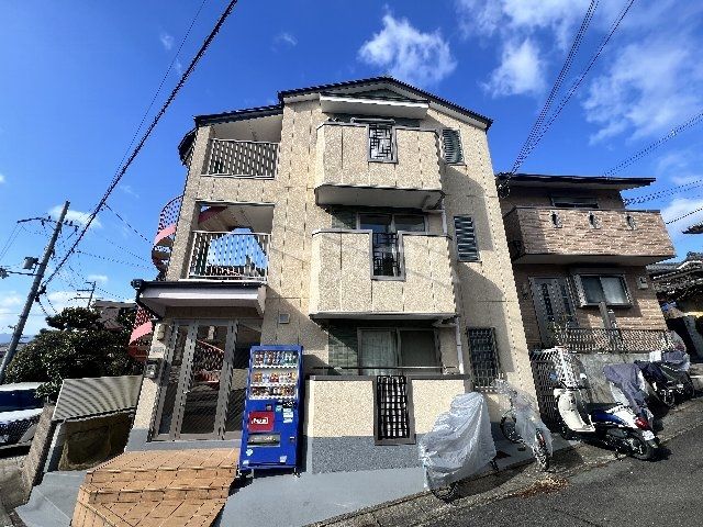 京都市右京区太秦青木元町のマンションの建物外観