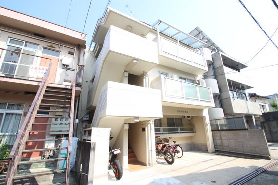 【安芸郡府中町浜田のマンションの建物外観】
