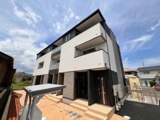 入間郡毛呂山町中央のアパートの建物外観