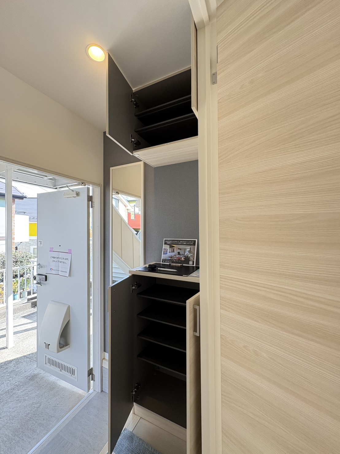 玄関　セパレートのシューズBOX有