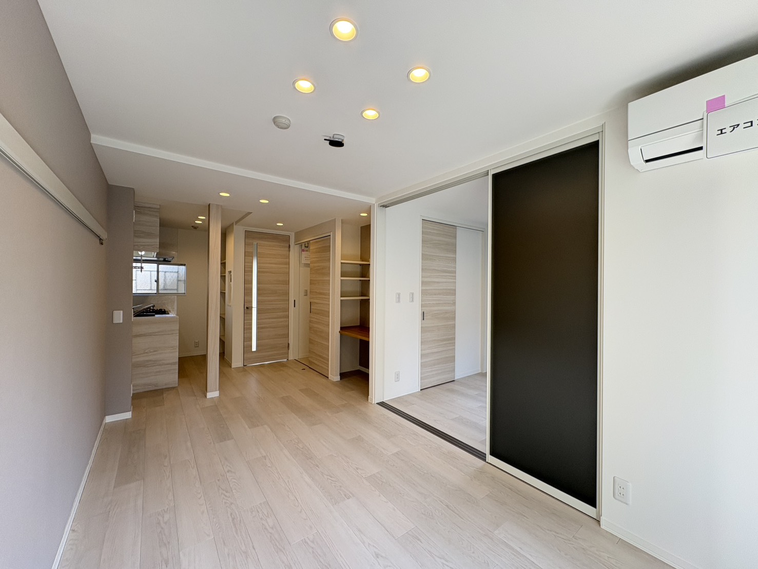 居室・リビング　エアコン・照明付きのLDK