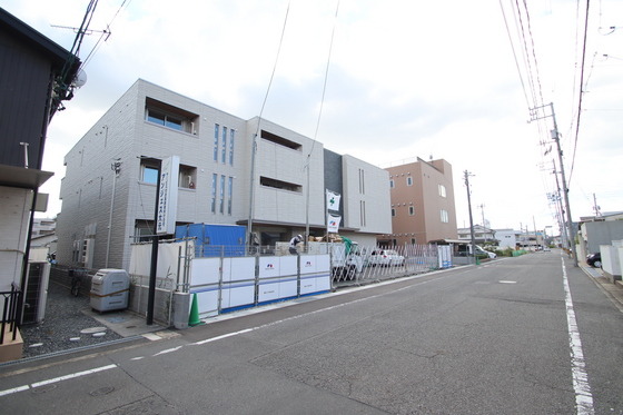 岡山市北区東古松南町のマンションの建物外観