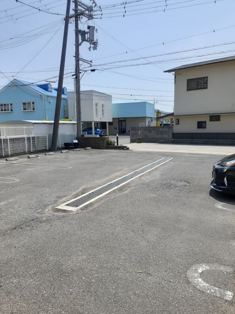 【泉佐野市東羽倉崎町のアパートの駐車場】