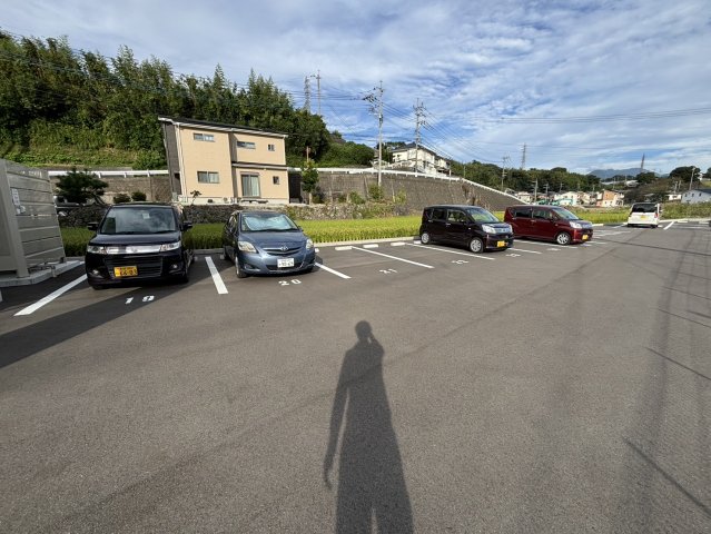 【雲仙市愛野町乙のアパートの駐車場】