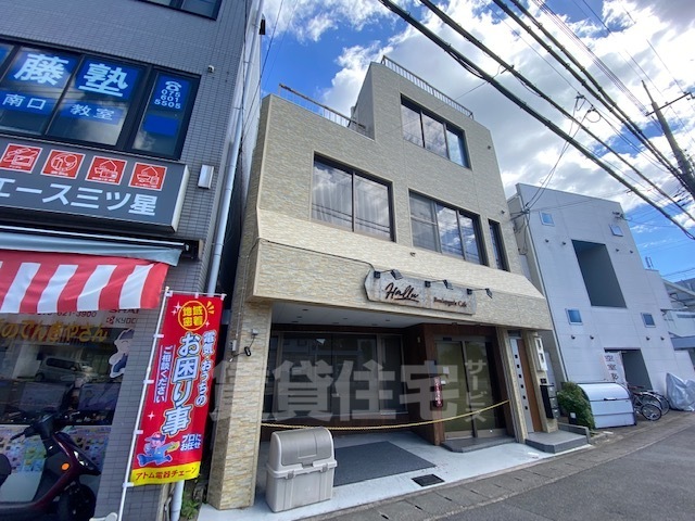 京都市伏見区桃山町養斉のマンションの建物外観