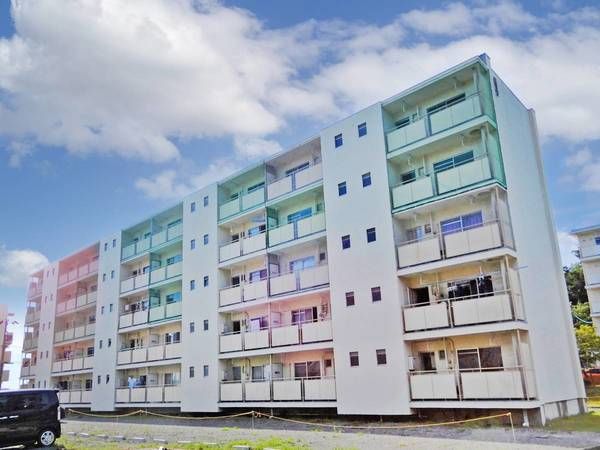 袋井市国本のマンションの建物外観