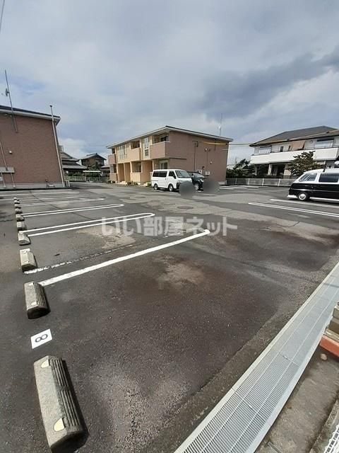 【津市河芸町一色のアパートの駐車場】