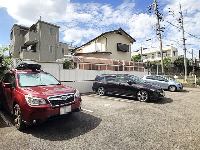 【名古屋市瑞穂区萩山町のマンションの駐車場】