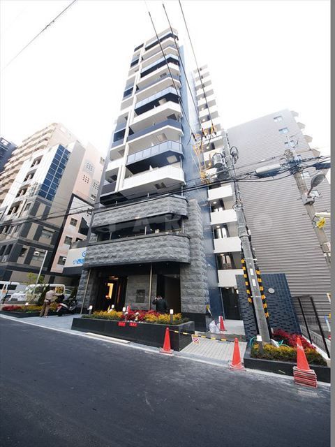 【大阪市中央区釣鐘町のマンションの建物外観】