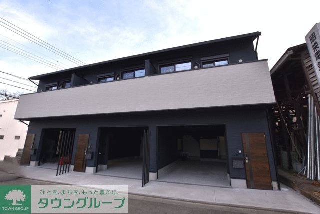 ガレージハウス　ファイブワンの建物外観