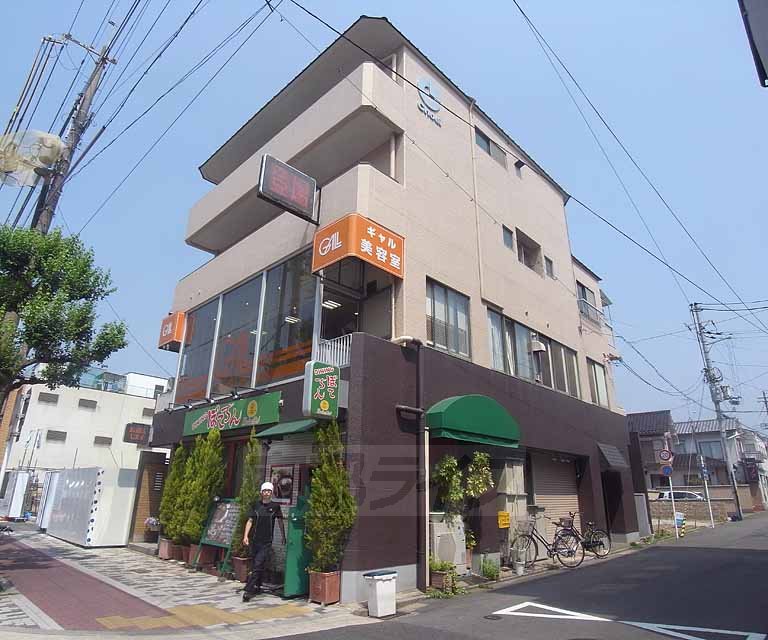 京都市左京区下鴨西本町のマンションの建物外観